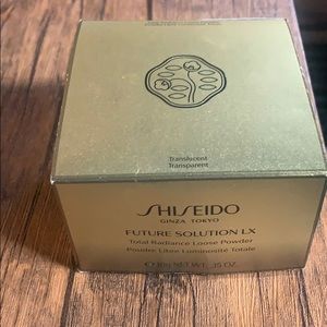 Future Solution LX
Total Radiance Loose Powder